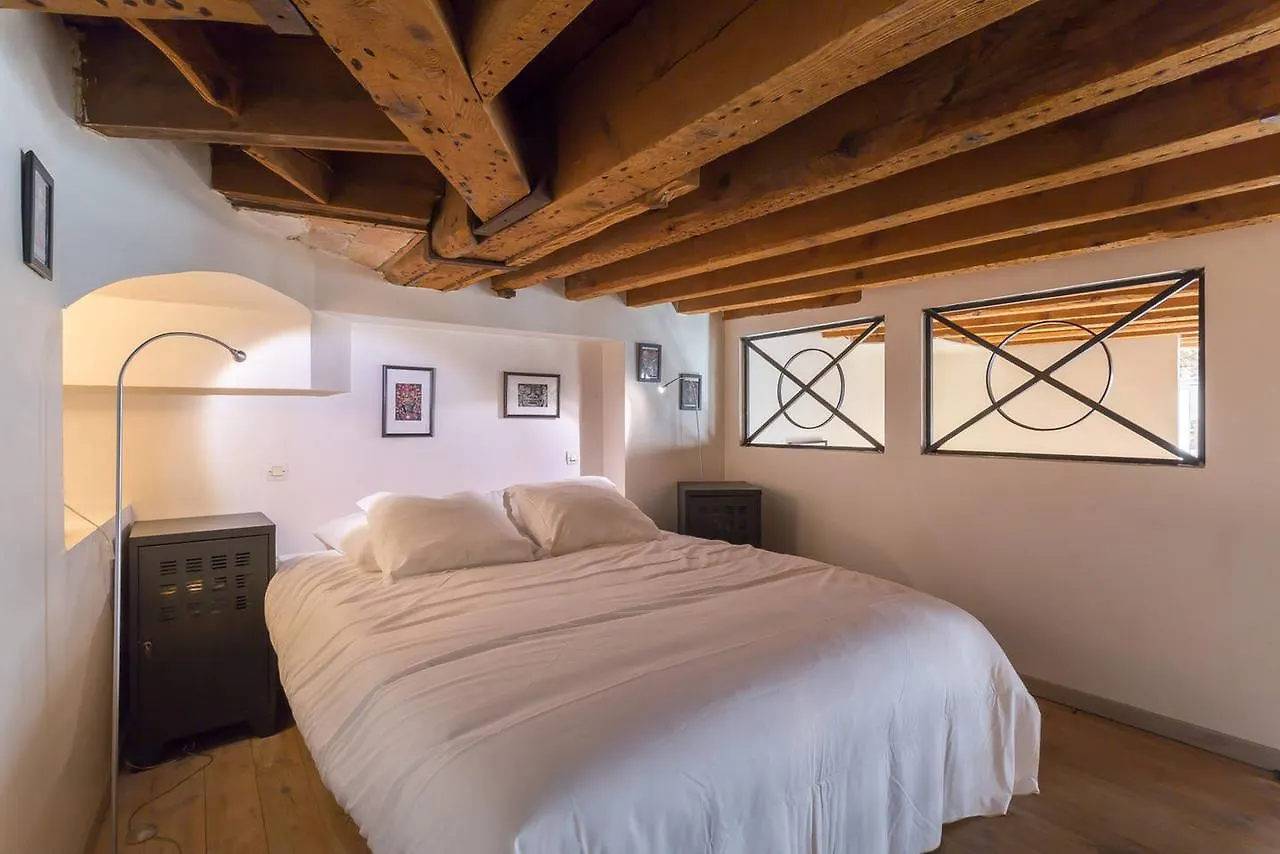 Apartamento Guestready- Typical Croix-Roussien Flat Lyon